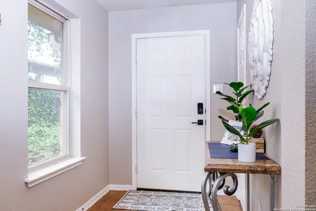 $520,000 | 203 South Creek Street, Fredericksburg, TX 78624