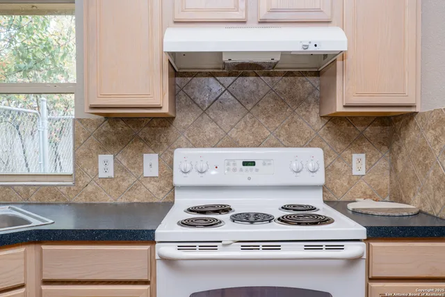 $520,000 | 203 South Creek Street, Fredericksburg, TX 78624