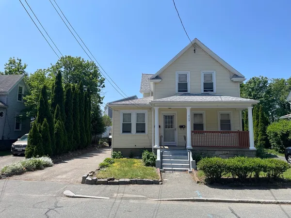 $2,650 | 117 Edwards Street, Unit 1, Quincy, MA 02169