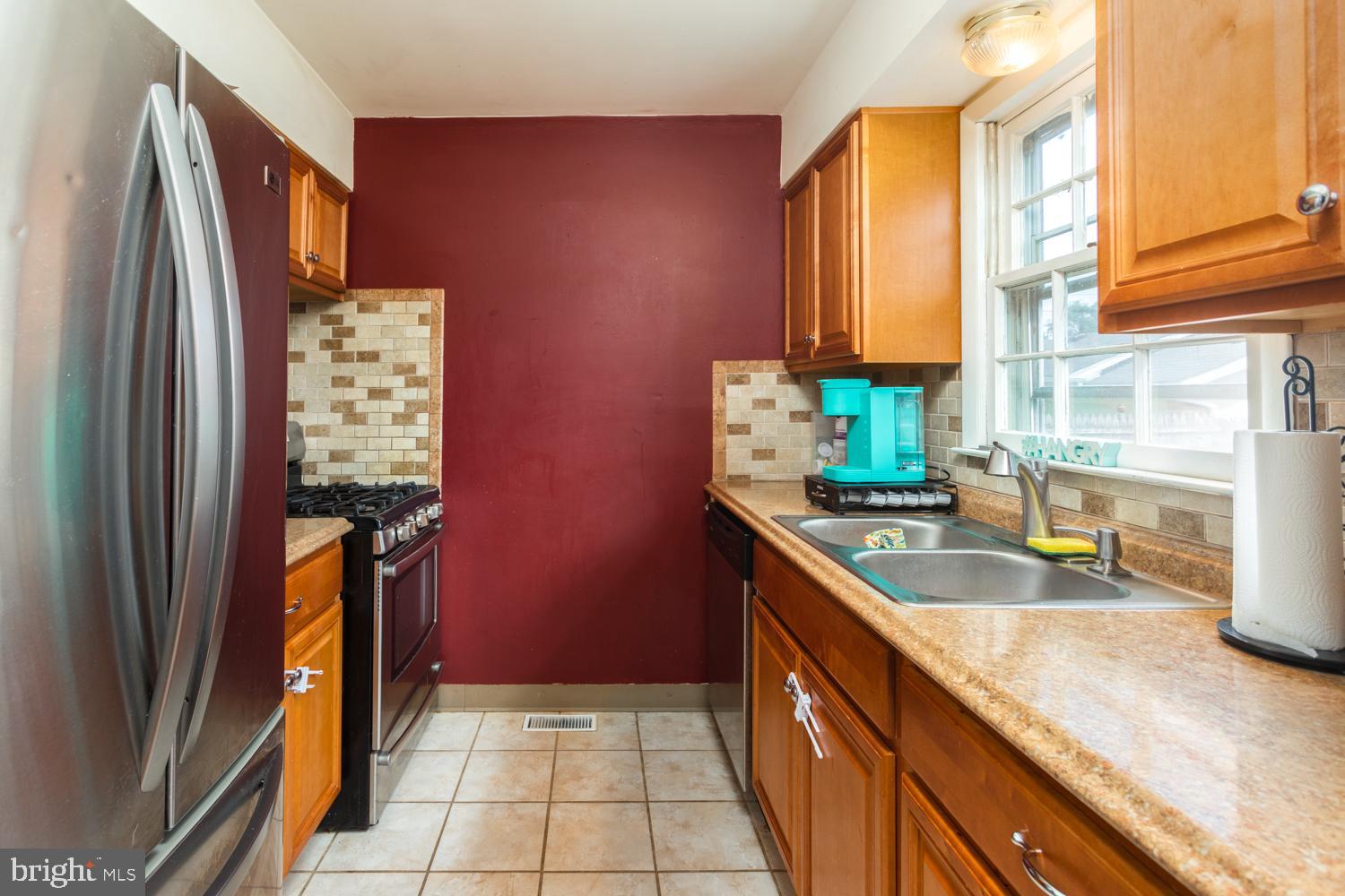 324 Harrison Street Riverside, NJ 08075 - Photo 9 of 27 Kitchen Gas Range