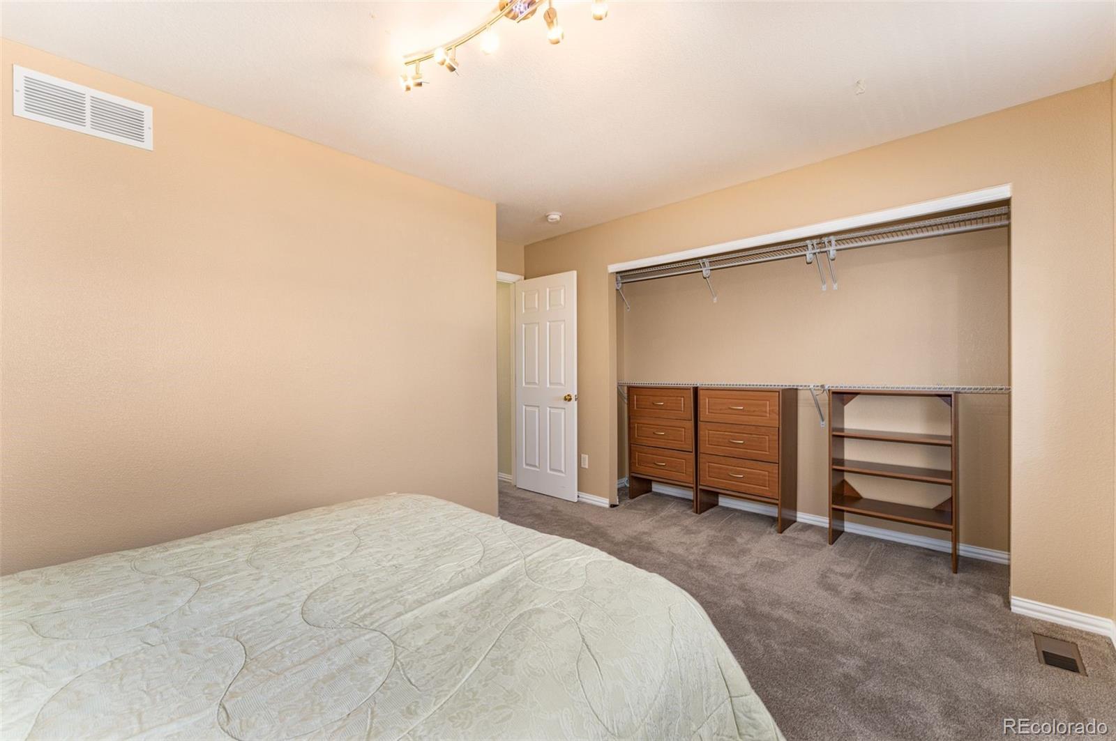 10200 South Fairgate Way Highlands Ranch, CO 80126 - Photo 25 of 40 Gallery Image 25
