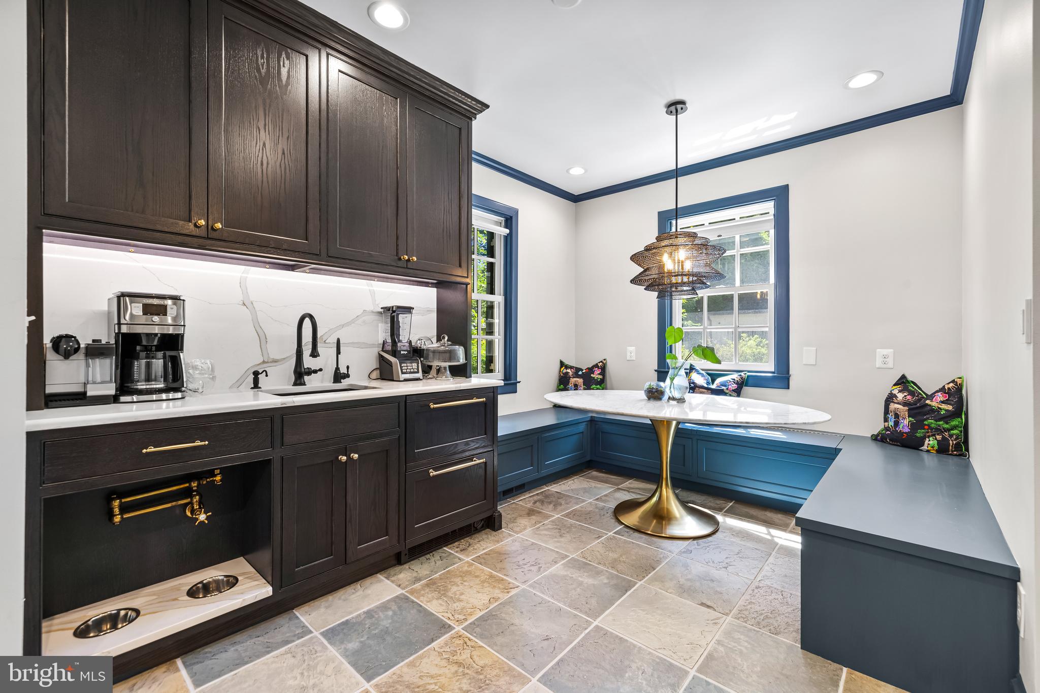 209 East Highfield Road Baltimore, MD 21218 - Photo 20 of 62 Wet Bar and Breakfast Area