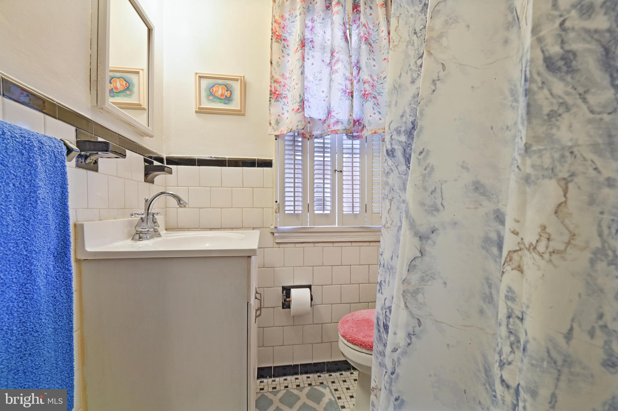 1224 Haverhill Road Baltimore, MD 21229 - Photo 25 of 36 Upstairs full bathroom