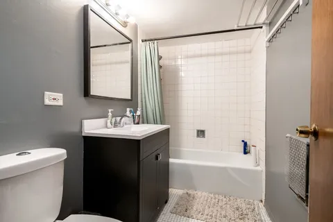 $155,000 | 1019 North Boxwood Drive, Unit 107, Mount Prospect, IL 60056