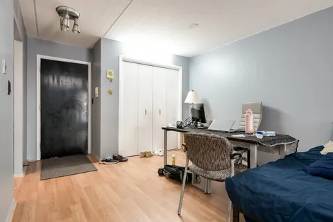 $155,000 | 1019 North Boxwood Drive, Unit 107, Mount Prospect, IL 60056