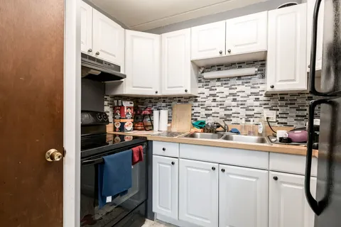 $155,000 | 1019 North Boxwood Drive, Unit 107, Mount Prospect, IL 60056