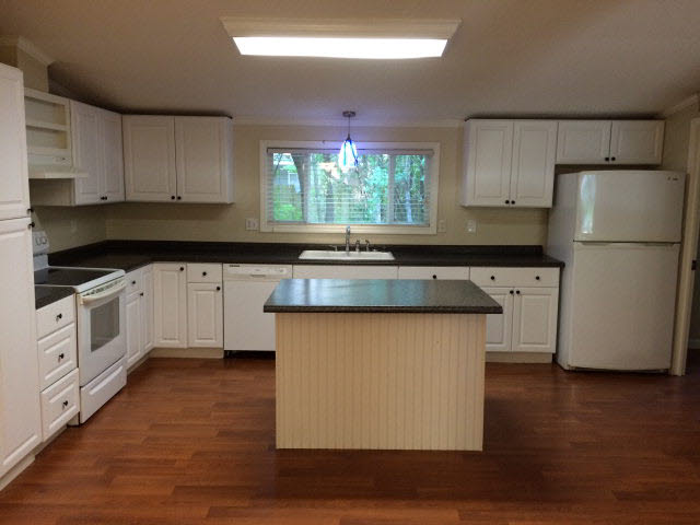 9370 Brighton Avenue Elberta, AL 36530 - Photo 3 of 14 Kitchen