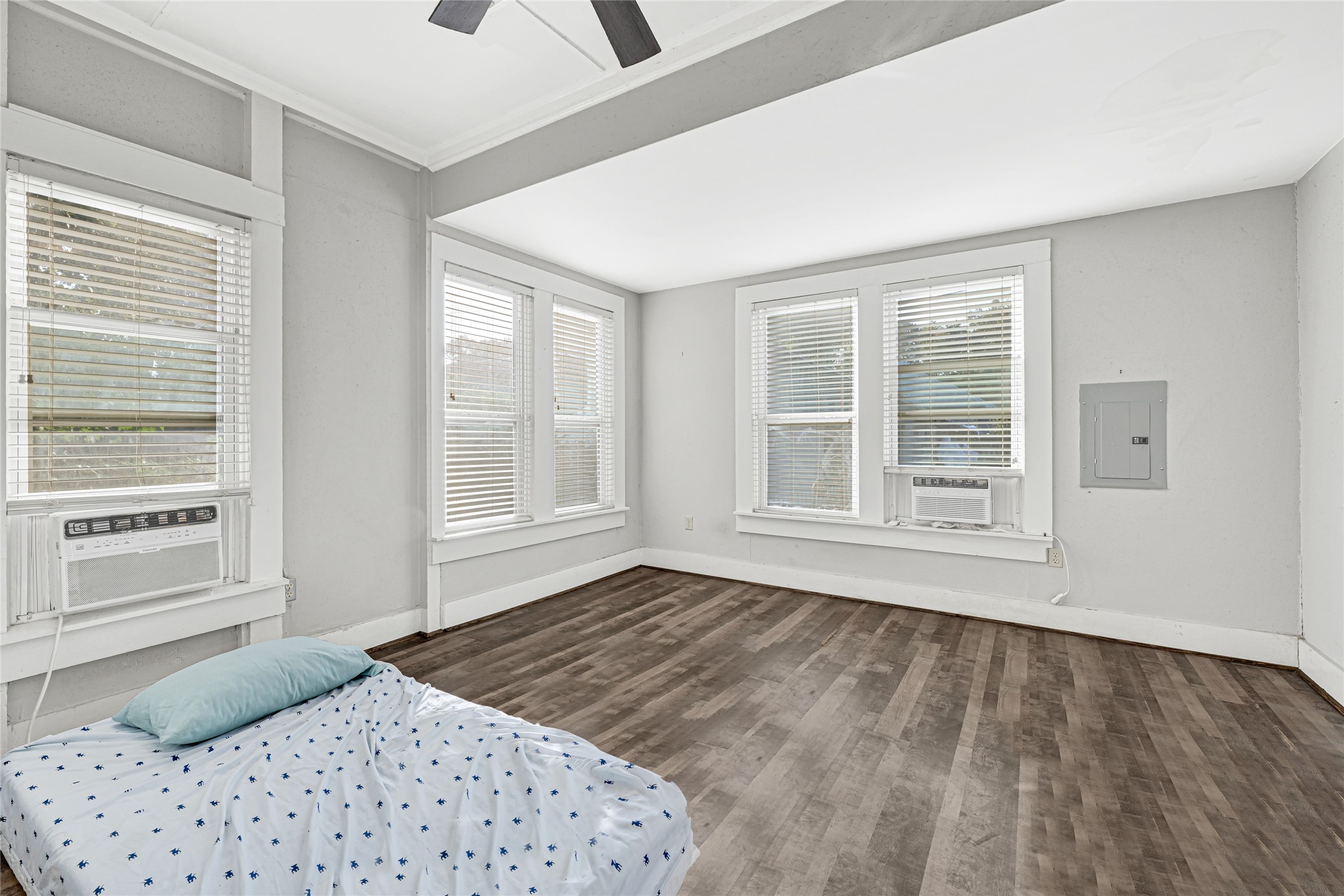 102 4th Street Sugar Land, TX 77498 - Photo 22 of 50 a bedroom with a bed and a large window