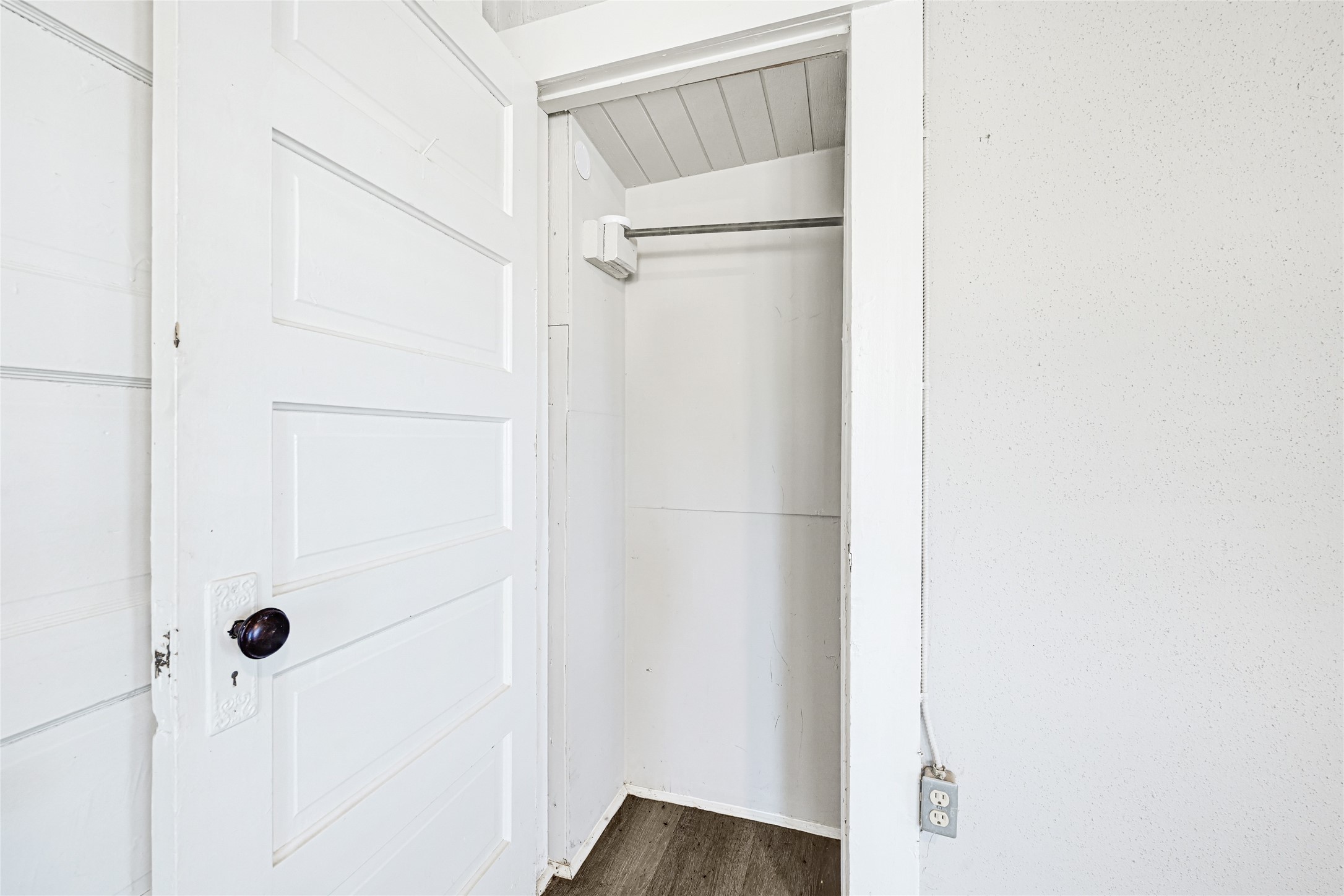 102 4th Street Sugar Land, TX 77498 - Photo 31 of 50 a view of a hallway