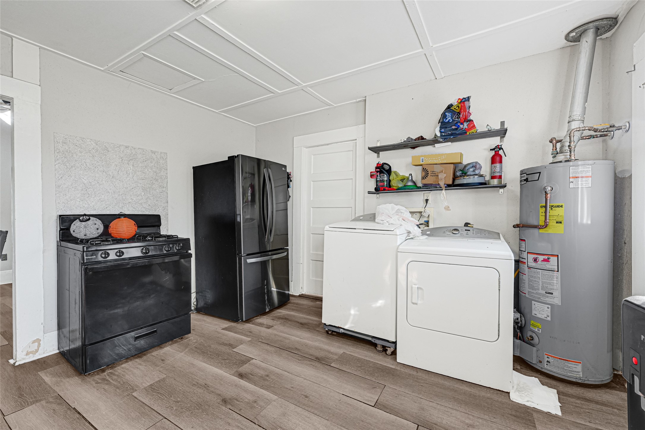 102 4th Street Sugar Land, TX 77498 - Photo 32 of 50 a view of kitchen with furniture and wooden floor