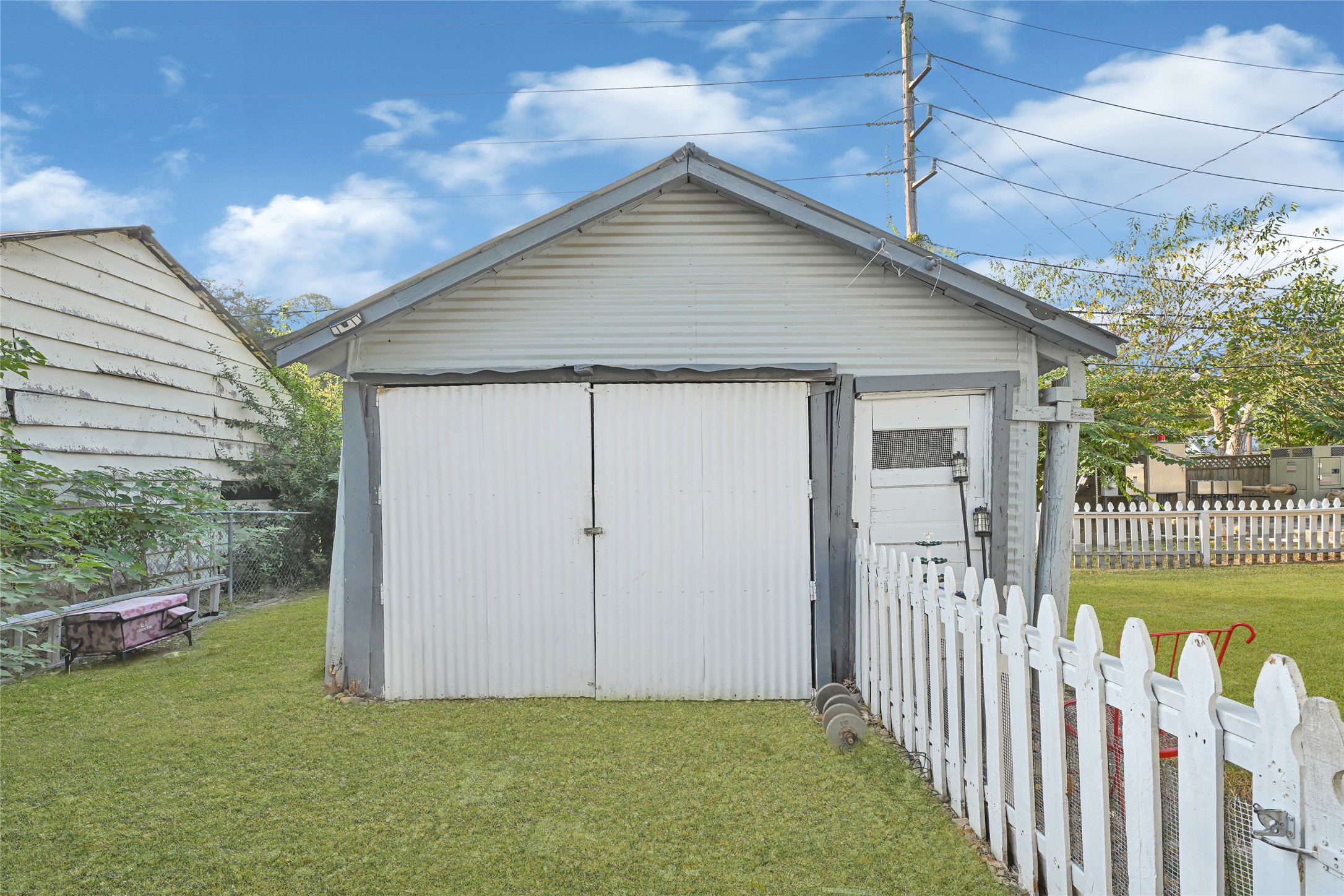 102 4th Street Sugar Land, TX 77498 - Photo 44 of 50 a front view of a house with garden