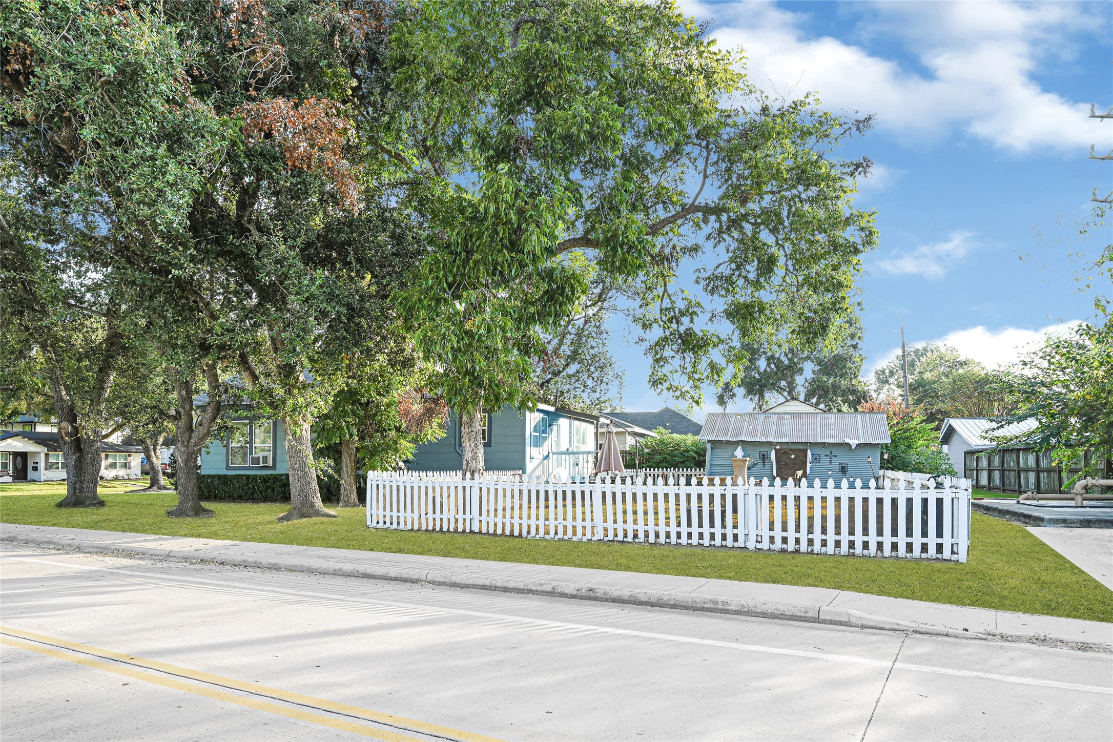 102 4th Street Sugar Land, TX 77498 - Photo 46 of 50 a view of a deck with a large trees