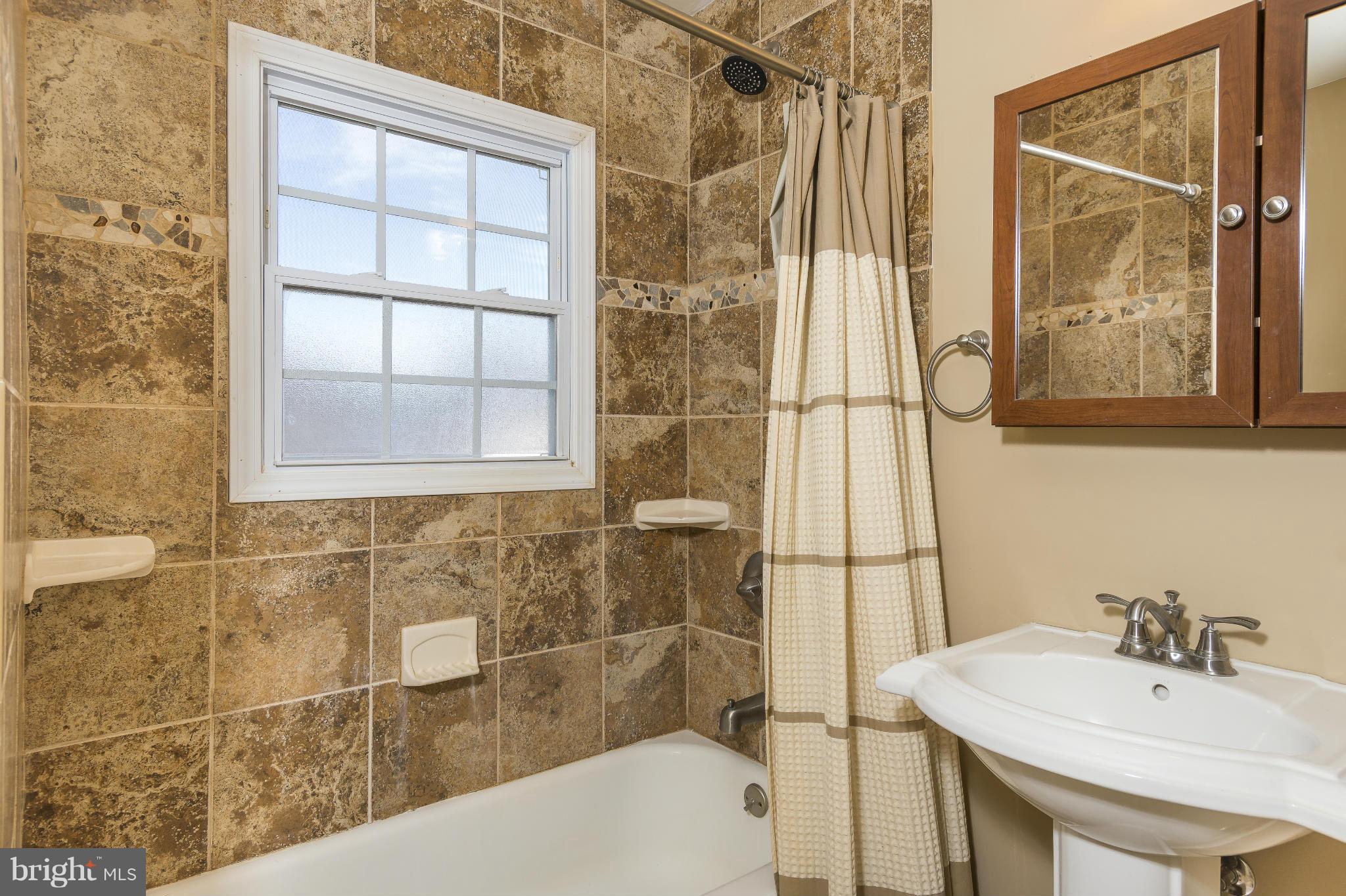 622 Darlington Road Edgewater, MD 21037 - Photo 14 of 23 BATHROOM