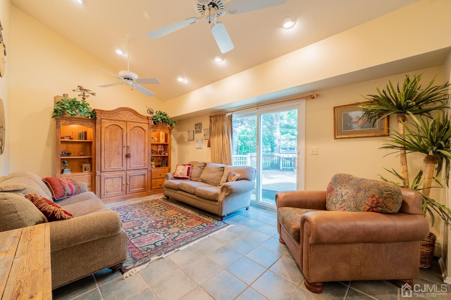 8 Kings Road Dayton, NJ 08810 - Photo 11 of 39 Gallery Image 11