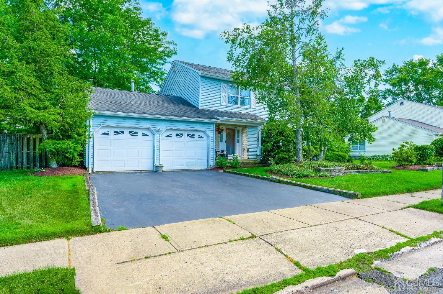 8 Kings Road Dayton, NJ 08810 - Photo 2 of 39 Gallery Image 2