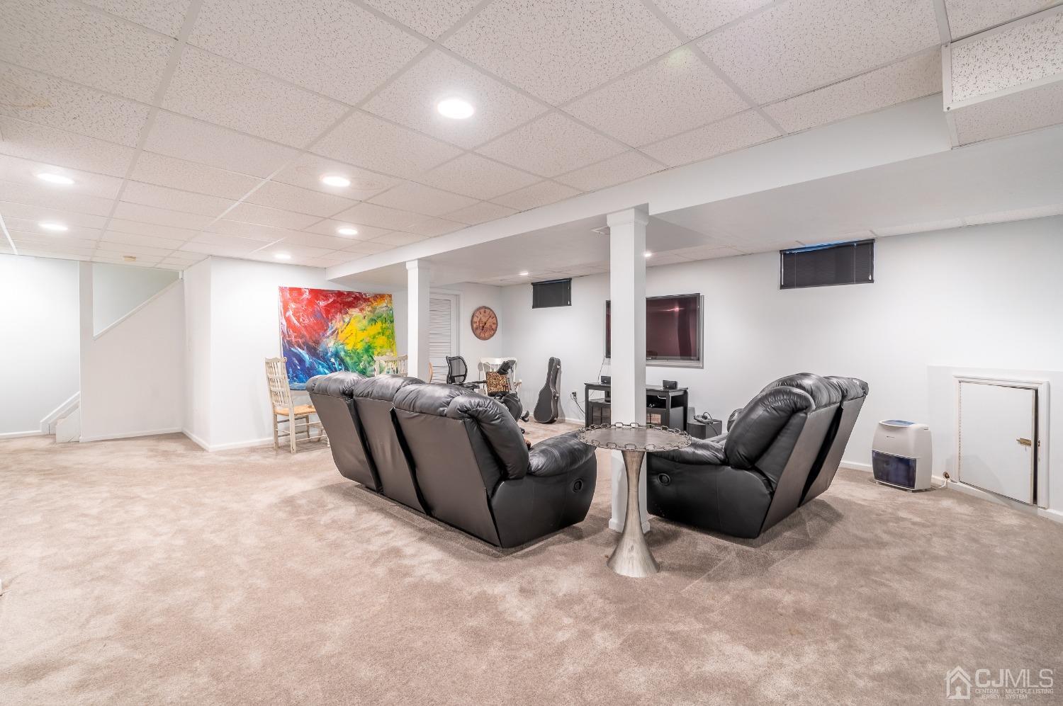 8 Kings Road Dayton, NJ 08810 - Photo 31 of 39 Gallery Image 31
