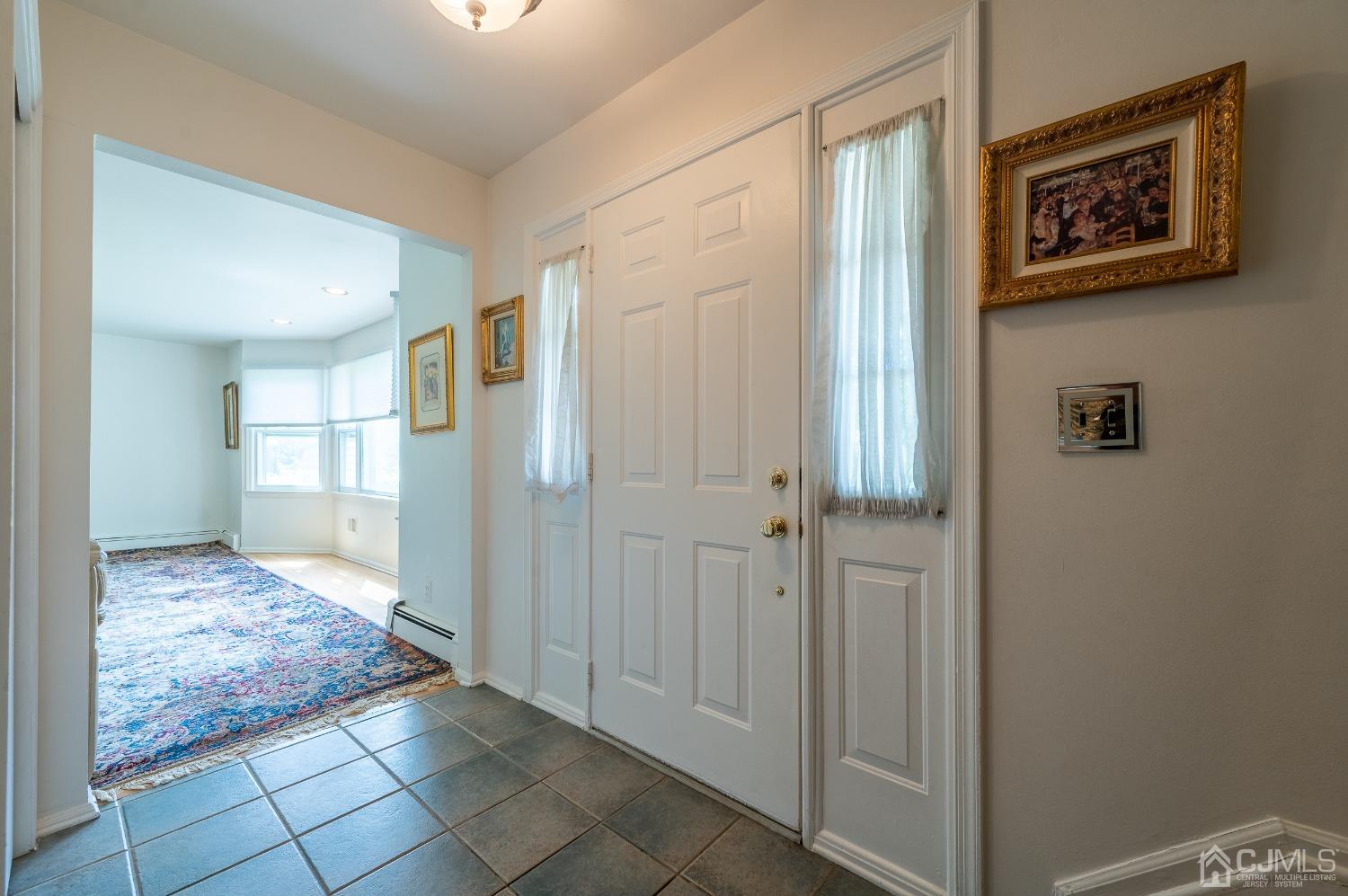 8 Kings Road Dayton, NJ 08810 - Photo 4 of 39 Gallery Image 4