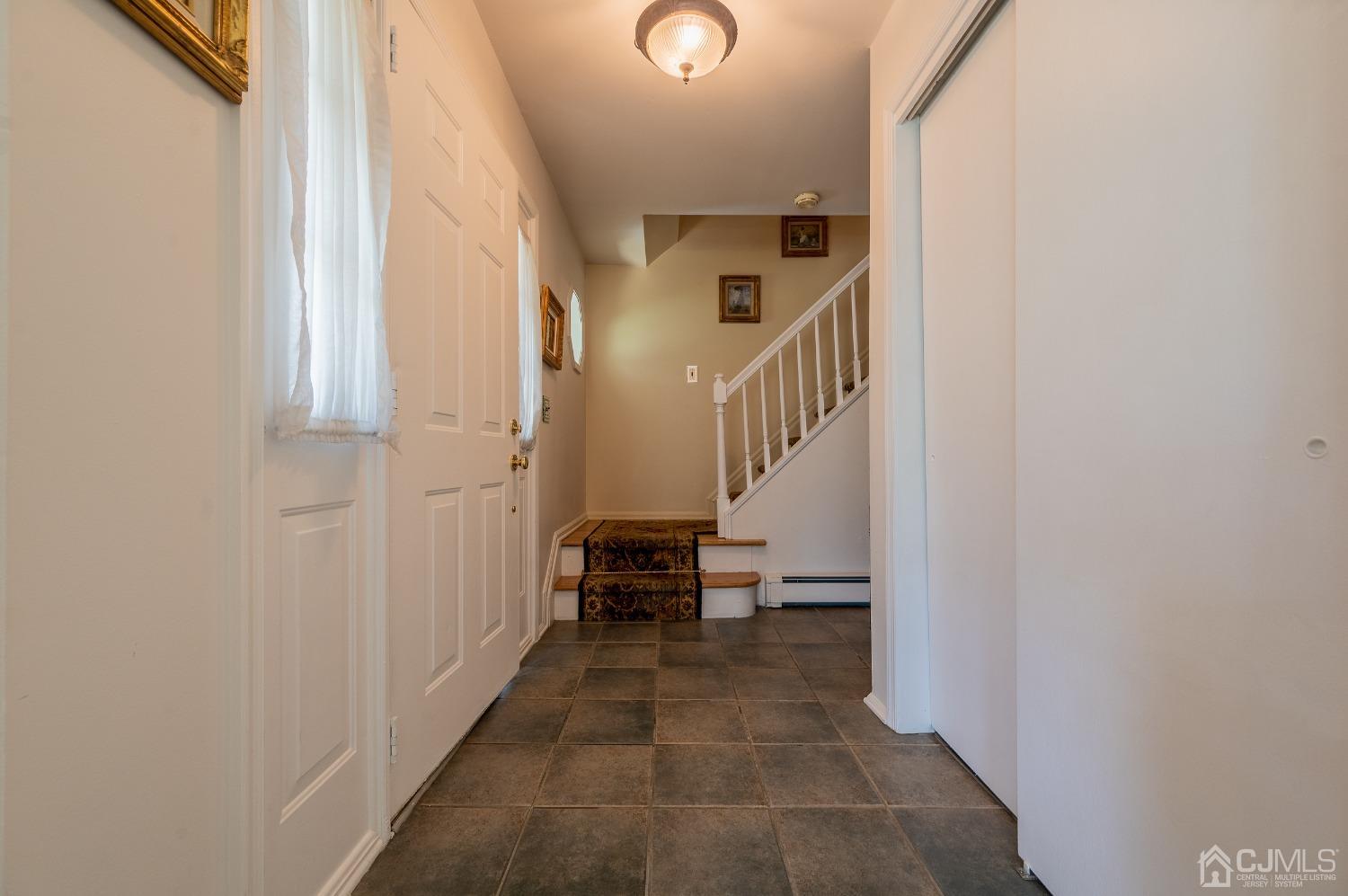 8 Kings Road Dayton, NJ 08810 - Photo 5 of 39 Gallery Image 5