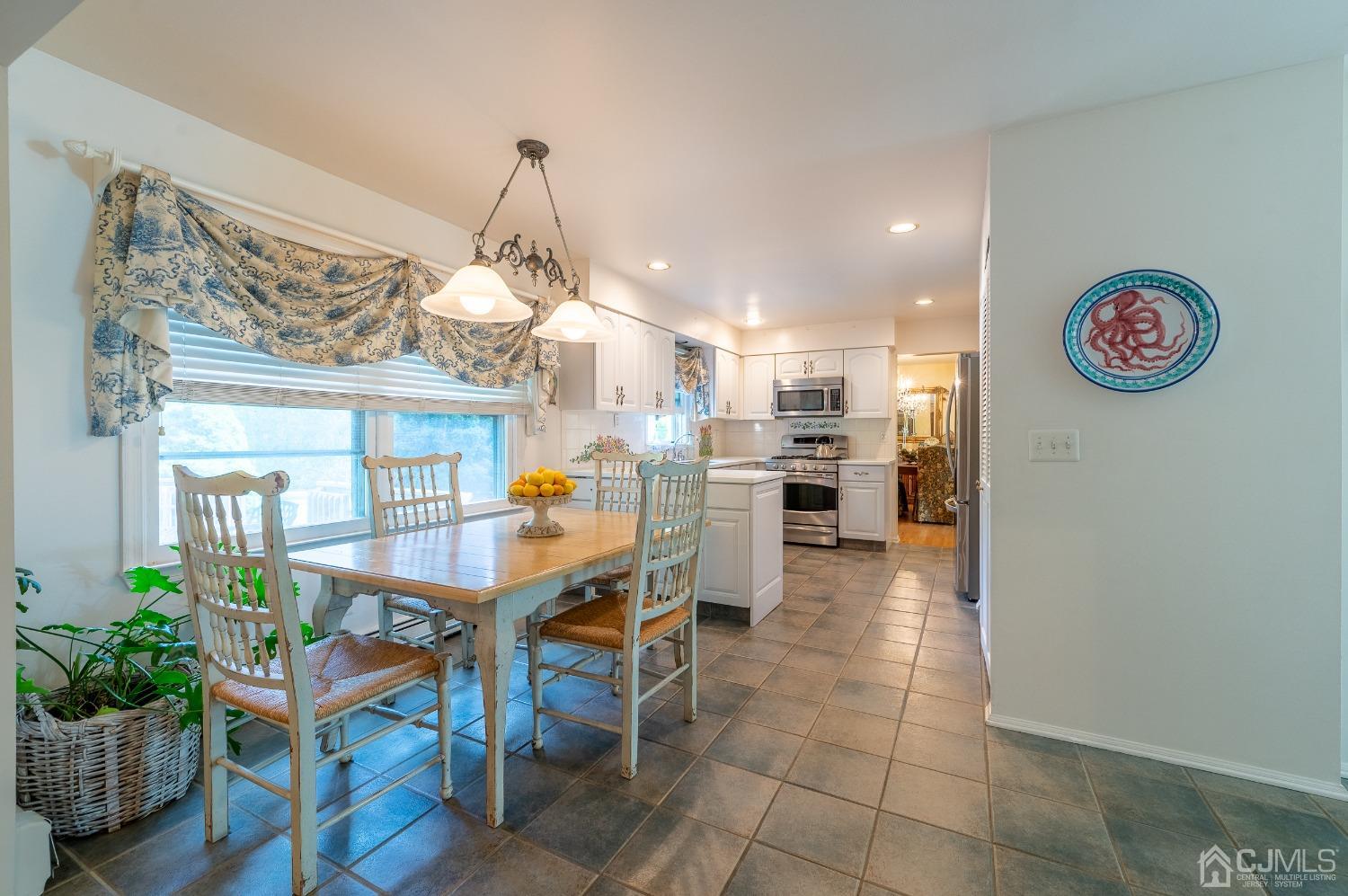 8 Kings Road Dayton, NJ 08810 - Photo 7 of 39 Gallery Image 7