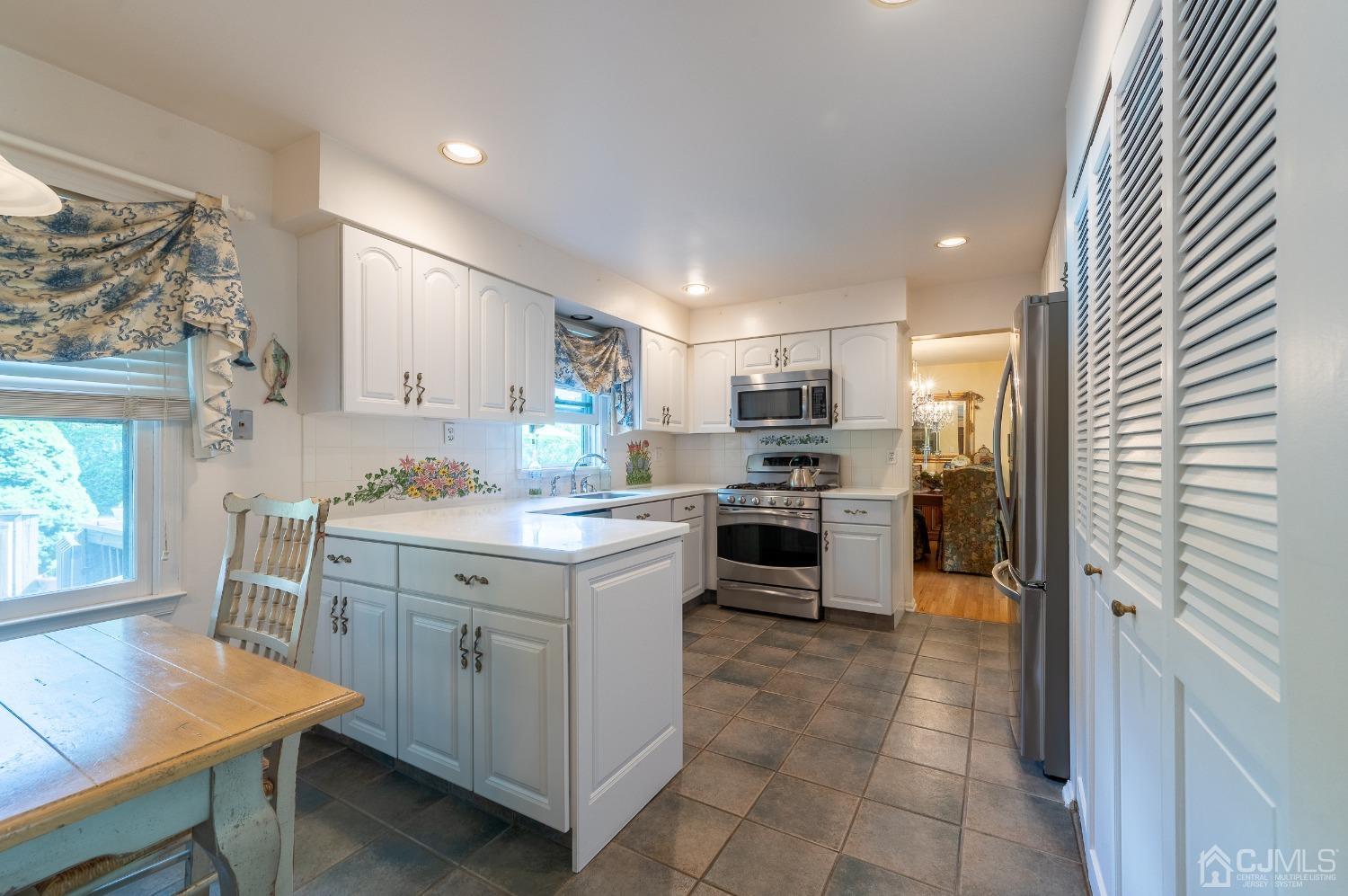 8 Kings Road Dayton, NJ 08810 - Photo 8 of 39 Gallery Image 8