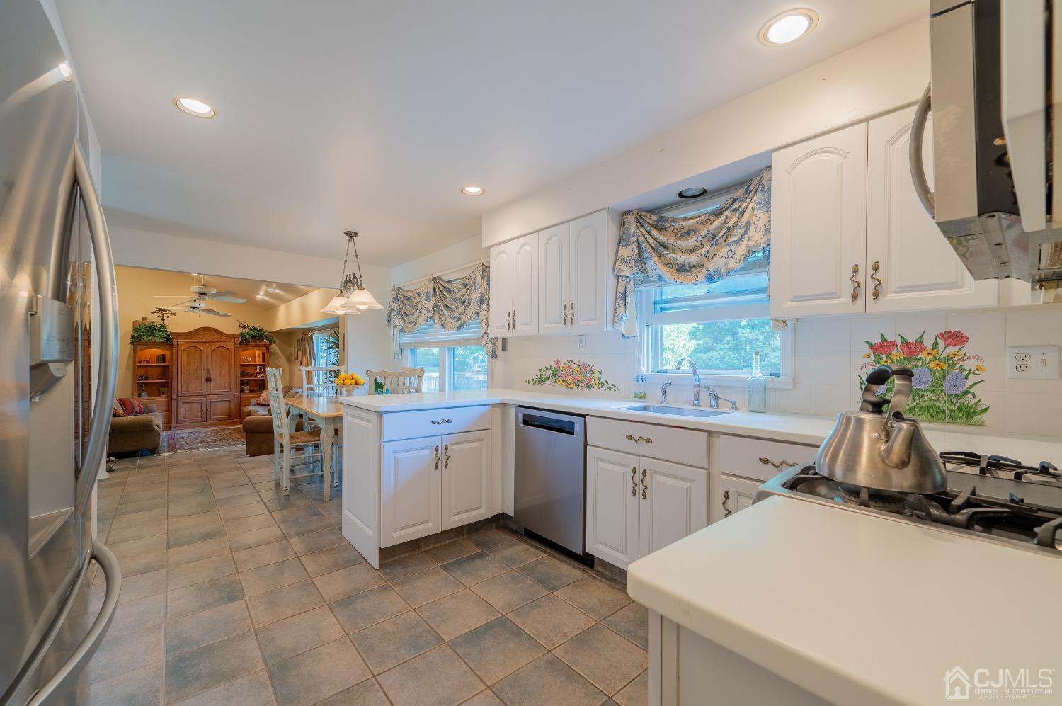 8 Kings Road Dayton, NJ 08810 - Photo 10 of 39 Gallery Image 10