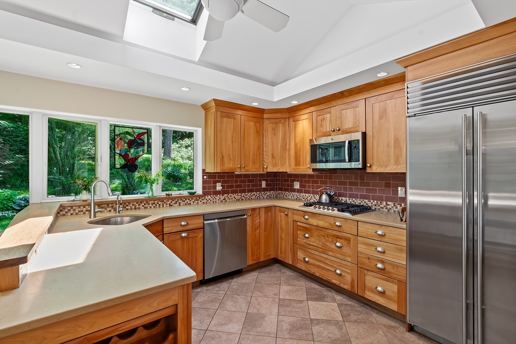 42 Temple Road Wellesley, MA 02482 - Photo 23 of 40