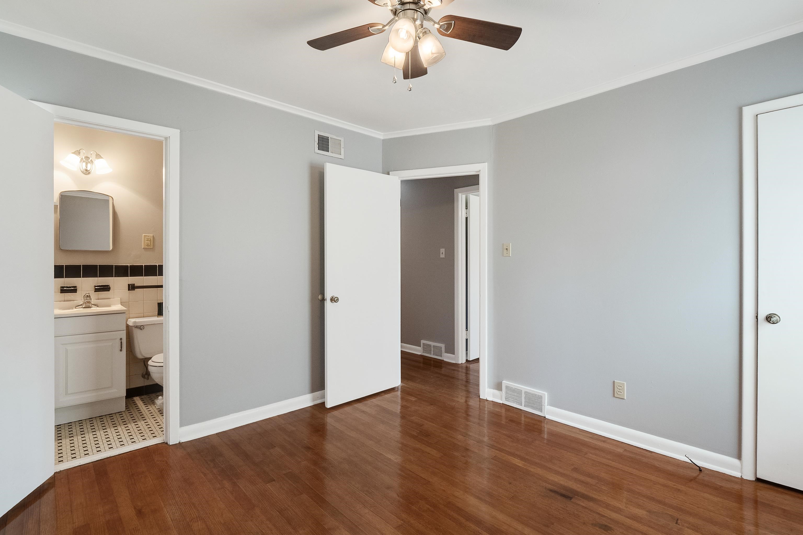 1551 Delmont Road Memphis, TN 38117 - Photo 20 of 25 wooden floor in an empty room with a window
