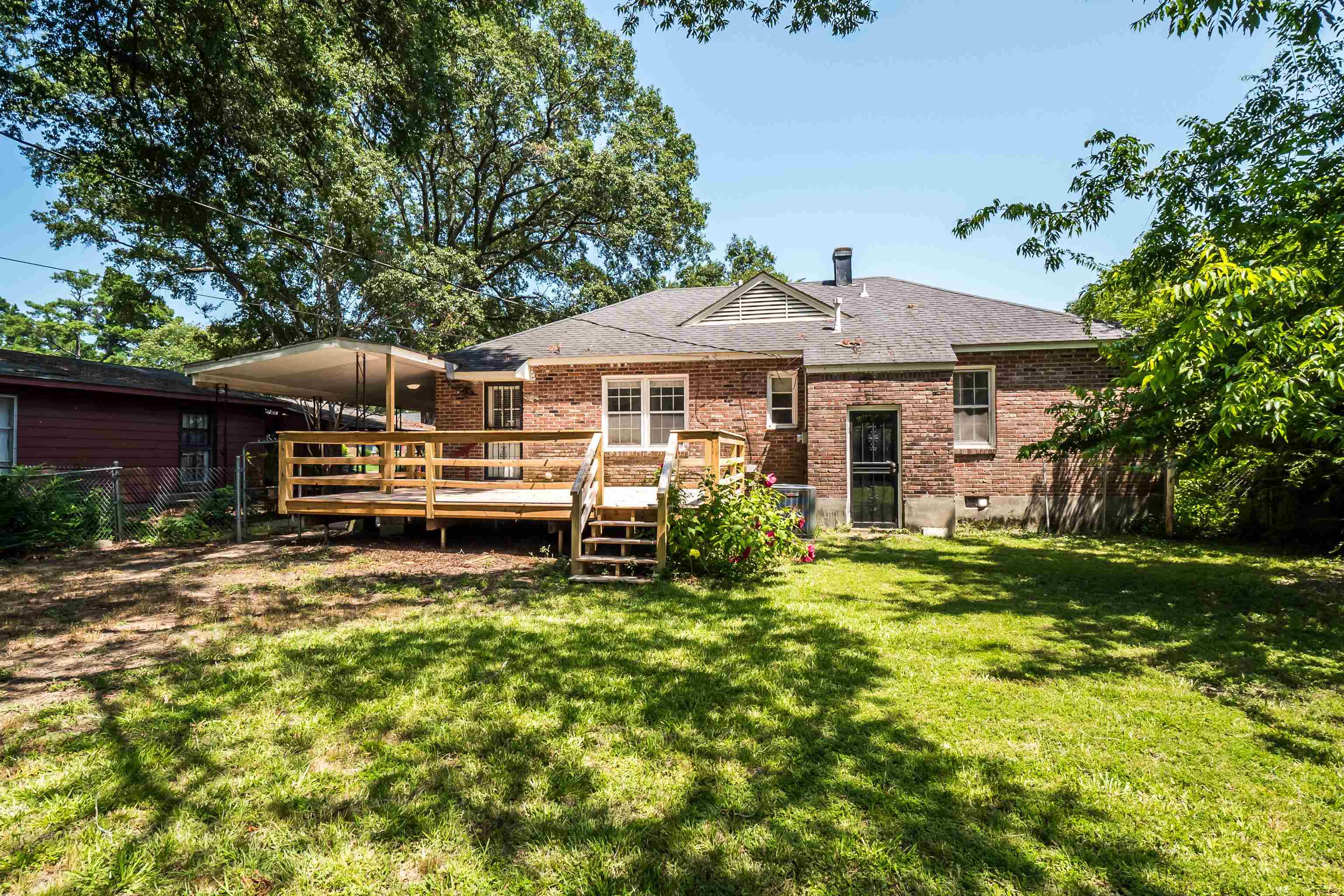 1551 Delmont Road Memphis, TN 38117 - Photo 25 of 25 a front view of a house with a garden