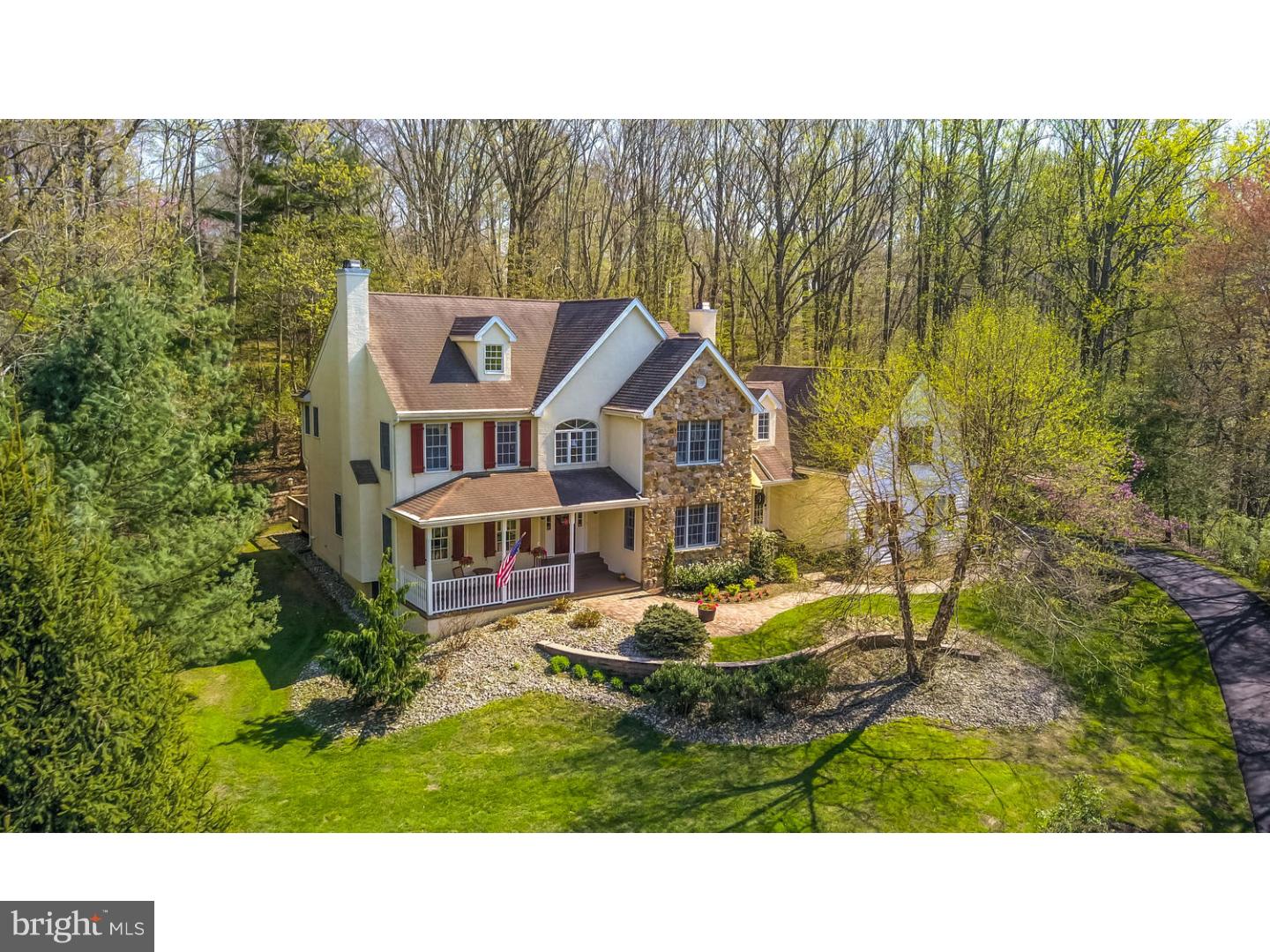 a outdoor space with swimming pool and mountain view