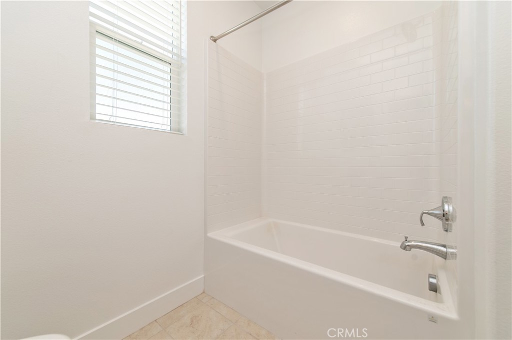 243 Yerba Irvine, CA 92618 - Photo 33 of 37