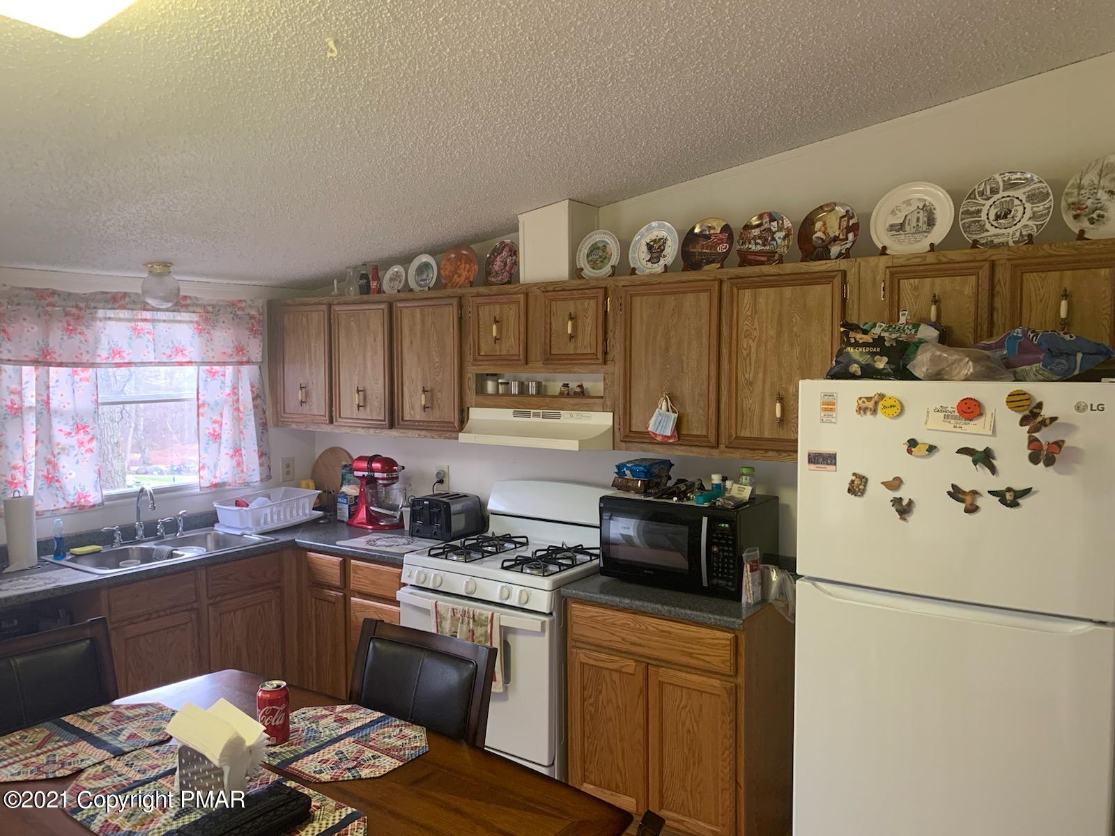 701 Snow Hill Road Cresco, PA 18326 - Photo 4 of 29 Kitchen