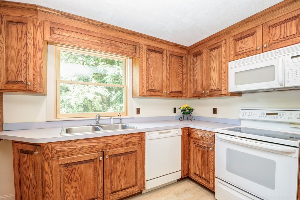 132 Nourse Road Bolton, MA 01740 - Photo 8 of 30