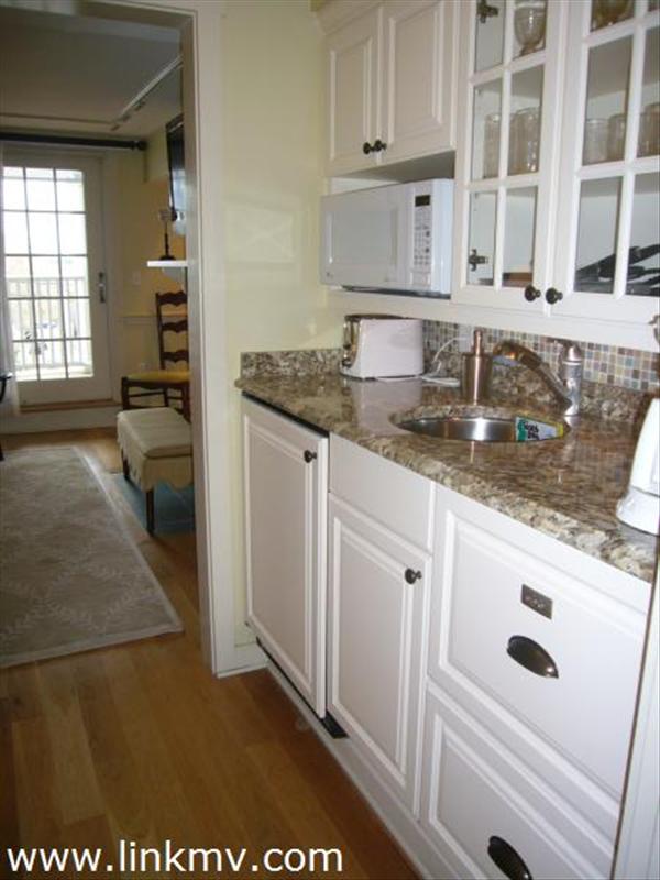 38 North Water Street, Unit R1 Edgartown, MA 02539 - Photo 12 of 18 http://d1qzqeyxiitrap.cloudfront.net/photos/20515/600/7edc2c00.jpg