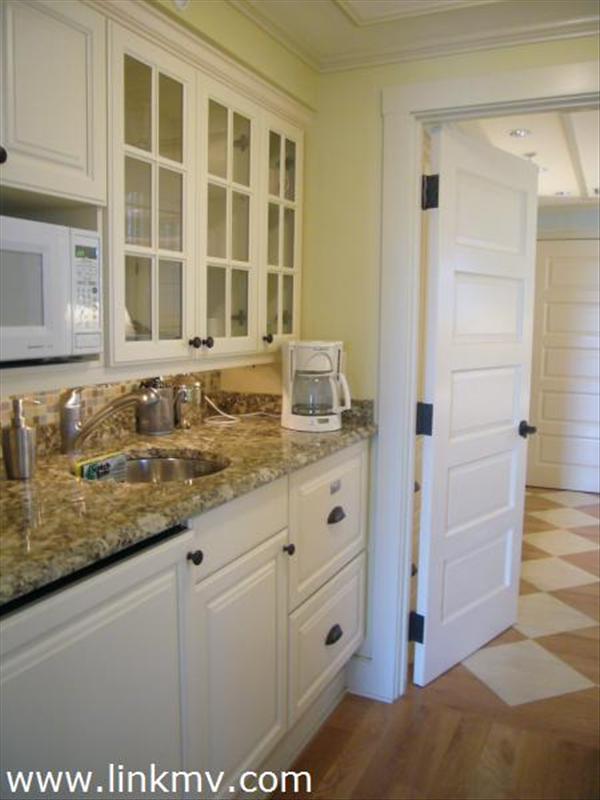 38 North Water Street, Unit R1 Edgartown, MA 02539 - Photo 13 of 18 http://d1qzqeyxiitrap.cloudfront.net/photos/20515/600/93bc45cf.jpg
