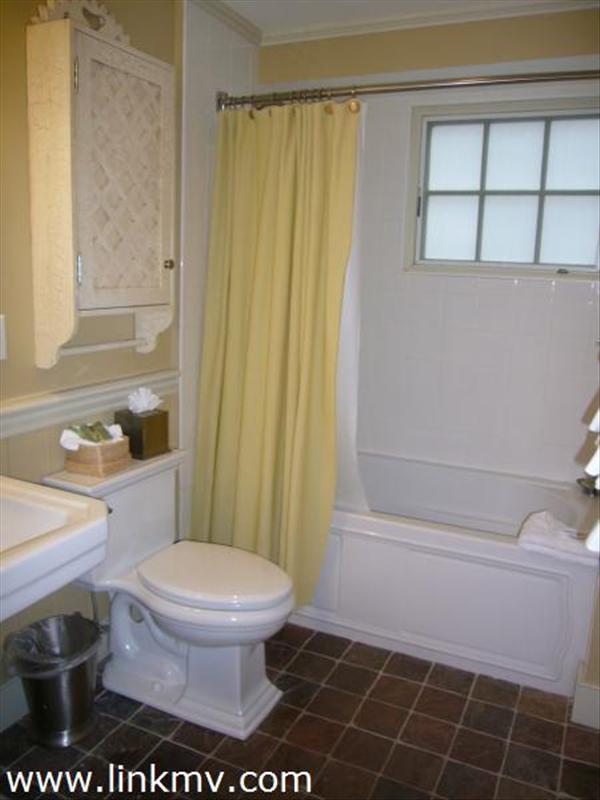 38 North Water Street, Unit R1 Edgartown, MA 02539 - Photo 14 of 18 http://d1qzqeyxiitrap.cloudfront.net/photos/20515/600/34768b24.jpg