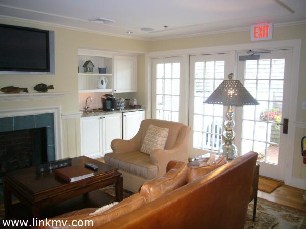38 North Water Street, Unit R1 Edgartown, MA 02539 - Photo 15 of 18 http://d1qzqeyxiitrap.cloudfront.net/photos/20515/600/3bf77ef8.jpg