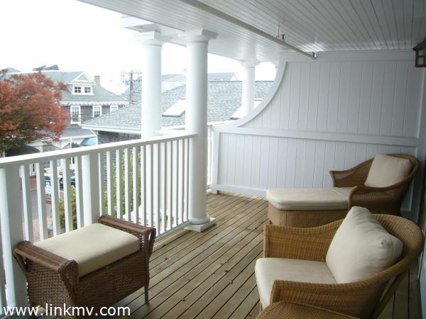 38 North Water Street, Unit R1 Edgartown, MA 02539 - Photo 3 of 18 http://d1qzqeyxiitrap.cloudfront.net/photos/20515/600/20a0138d.jpg