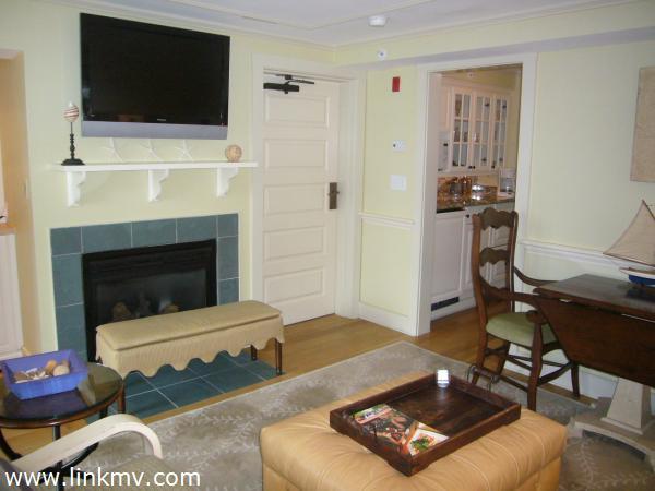 38 North Water Street, Unit R1 Edgartown, MA 02539 - Photo 6 of 18 http://d1qzqeyxiitrap.cloudfront.net/photos/20515/600/3a8e88fa.jpg