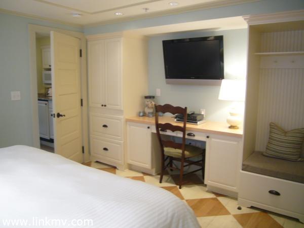 38 North Water Street, Unit R1 Edgartown, MA 02539 - Photo 10 of 18 http://d1qzqeyxiitrap.cloudfront.net/photos/20515/600/729ea5a3.jpg