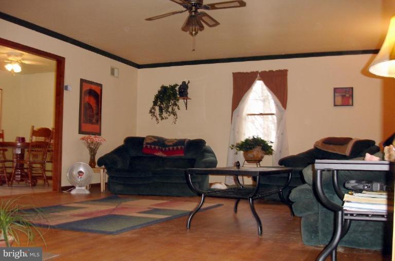 400 Aaron Mountain Road Castleton, VA 22716 - Photo 4 of 9 Living Room