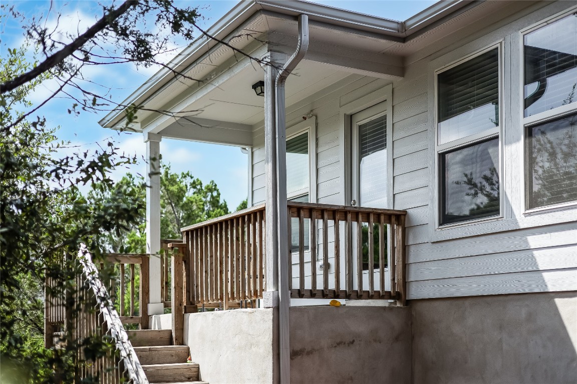 21302 Santa Rosa Avenue Lago Vista, TX 78645 - Photo 20 of 26 a view of a balcony with small garden