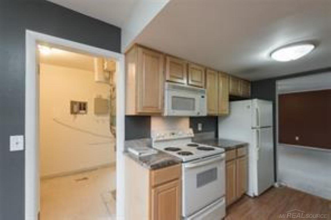 29769 Farmbrook Road Southfield, MI 48034 - Photo 4 of 16