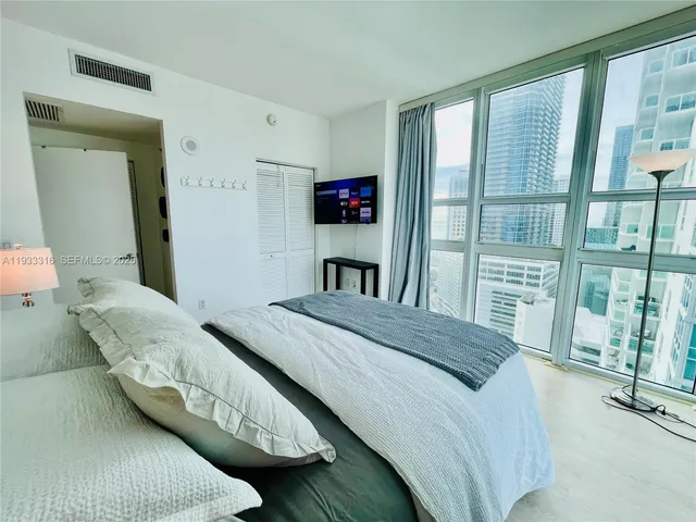 $3,500 | 950 Brickell Bay Drive, Unit 2601, Miami, FL 33131