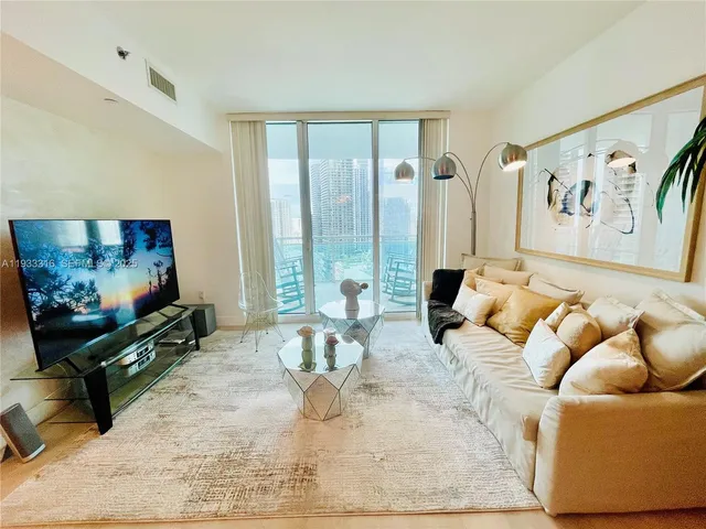 $3,500 | 950 Brickell Bay Drive, Unit 2601, Miami, FL 33131