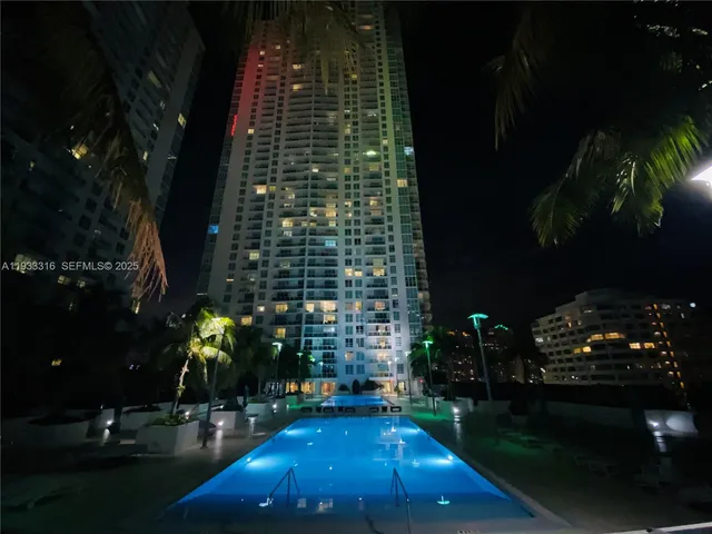 $3,500 | 950 Brickell Bay Drive, Unit 2601, Miami, FL 33131