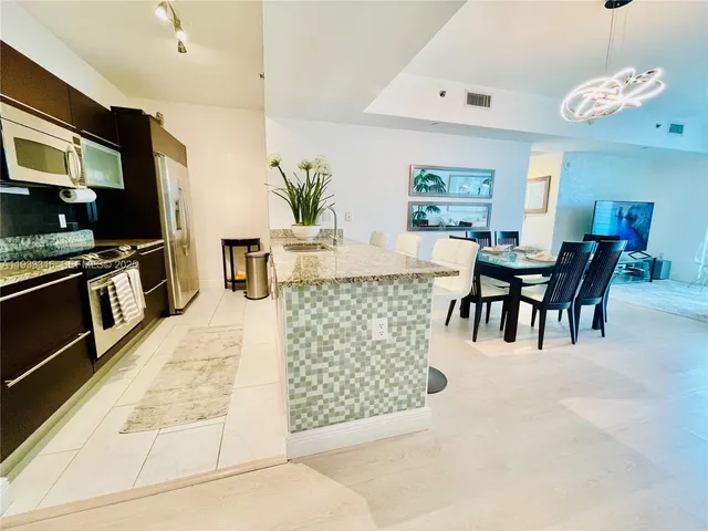 $3,500 | 950 Brickell Bay Drive, Unit 2601, Miami, FL 33131