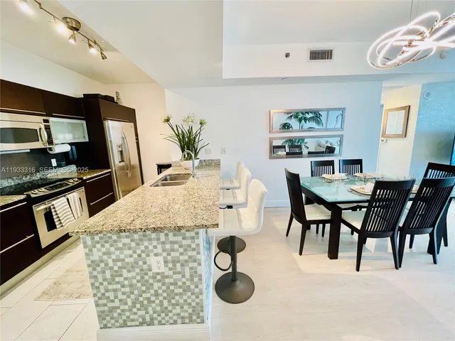 $3,500 | 950 Brickell Bay Drive, Unit 2601, Miami, FL 33131