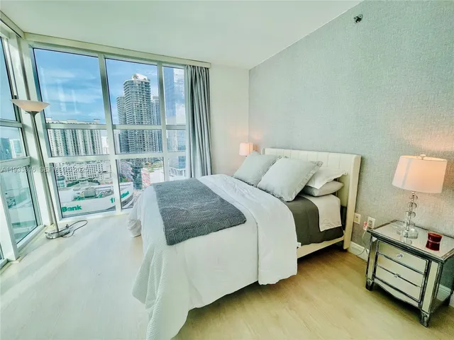 $3,500 | 950 Brickell Bay Drive, Unit 2601, Miami, FL 33131
