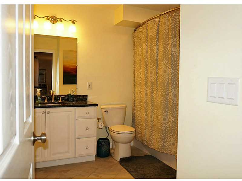 4430 Post Road, Unit 26B Warwick, RI 02818 - Photo 11 of 13 Bathroom.