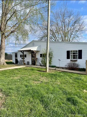 $190,000 | 7631 Gray Road, Alma, IL 62807